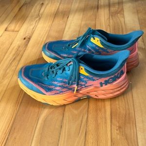 Hoka Women’s Speedgoat size 9.5